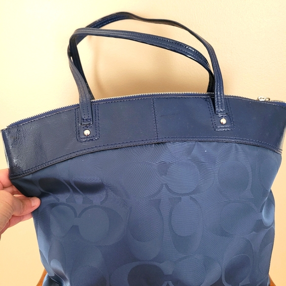 Coach Vintage Tote - Picture 11 of 15